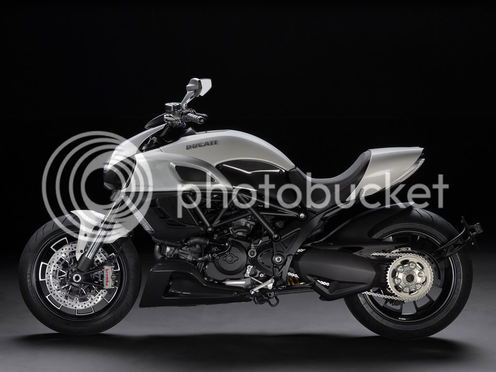 2011-Ducati-Diavelb.jpg