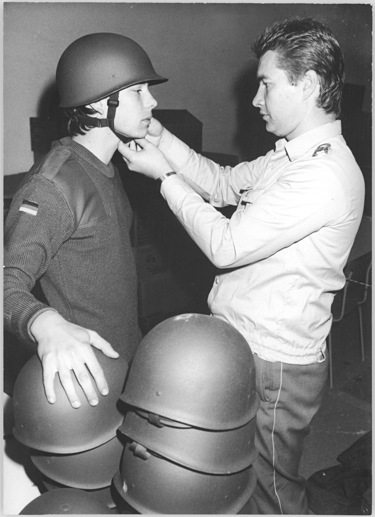 nva-soldaten-erhalten-bundeswehr-uniform_foto_LEMO-F-6-184_barch.jpg