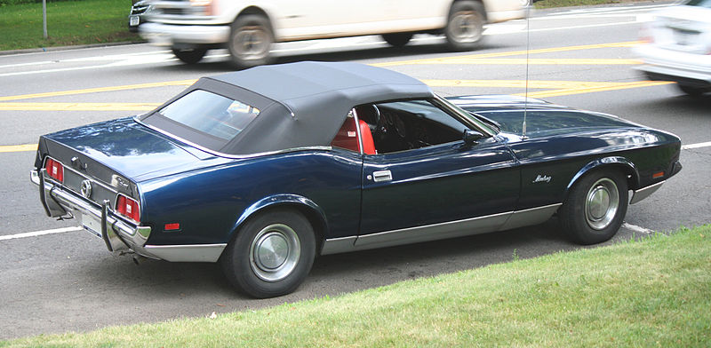 800px-Mustang_1972_Convertible.jpg