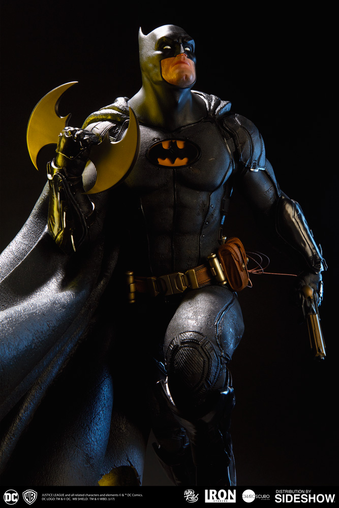 dc-comics-batman-one-third-scale-statue-iron-studios-903039-10.jpg