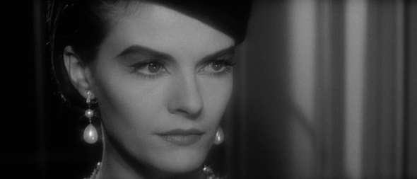 delphine-seyrigs-style-last-year-at-marienbad-17-e1349333945551.png
