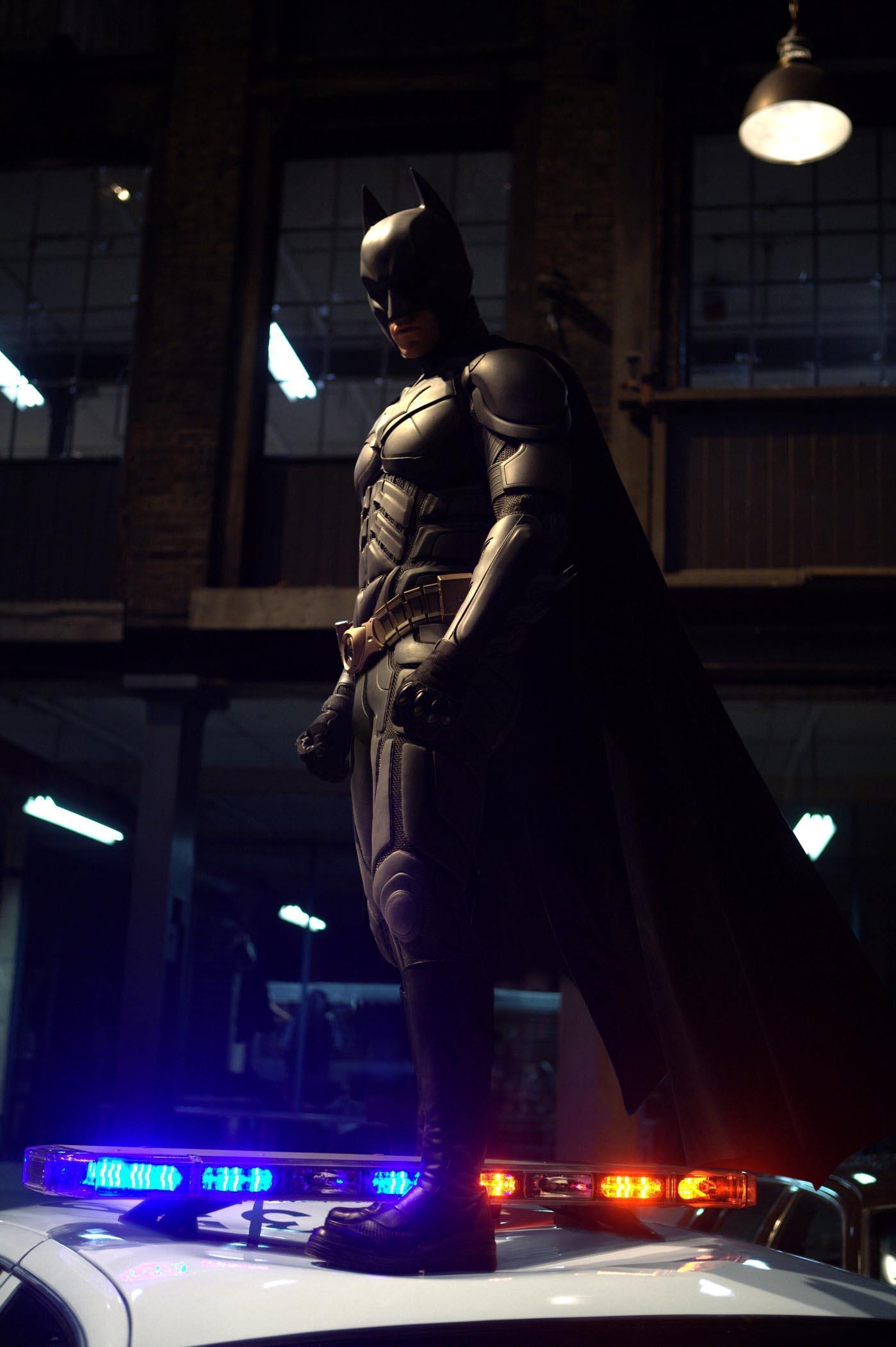batman-on-cop-car-the-dark-knight-8276041-1399-2100.jpg
