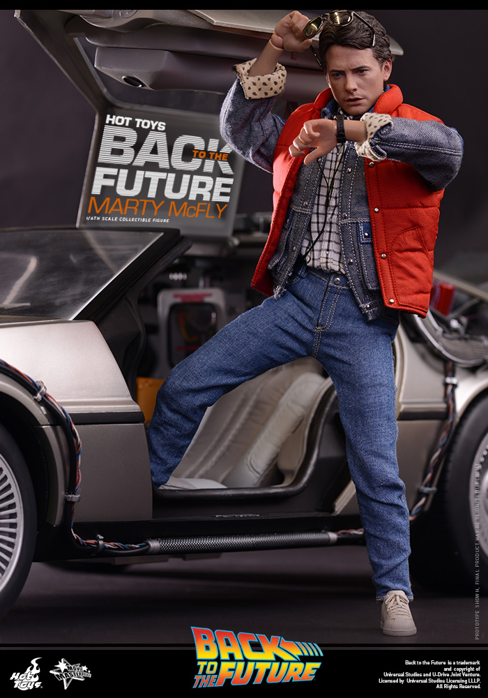 Hot%20Toys%20-%20Back%20to%20the%20Future%20-%20Marty%20McFly%20Collectible_PR2.jpg