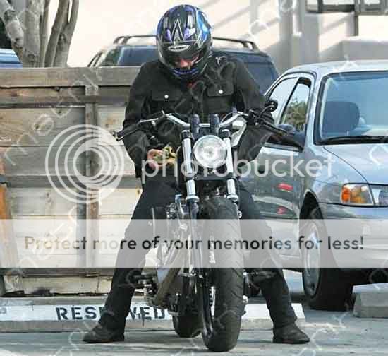 Brad-Pitt-Motorcycle-03.jpg