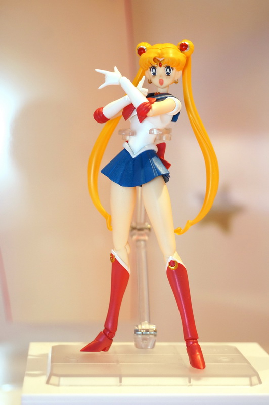 SH-Figuarts-Sailor-Moon-01_1351183748.jpg