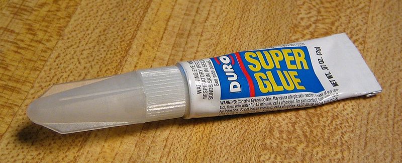 800px-Super_glue.jpg