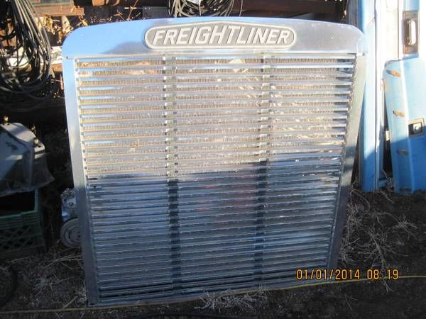 Freightlinergrille_zpsf135d97a.jpg