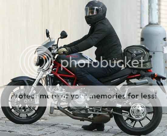 Brad-Pitt-Motorcycle-10.jpg