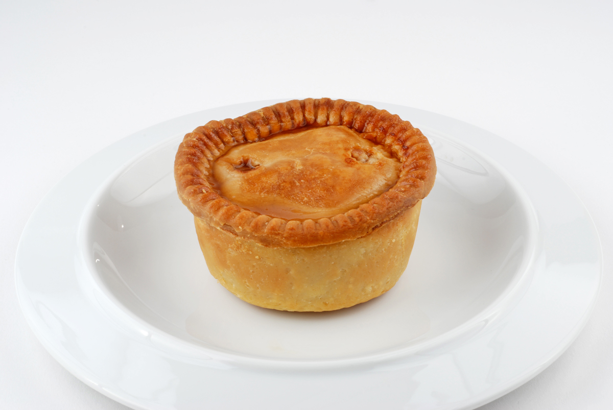 Pork_pie_on_plate.jpg