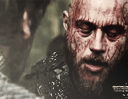 Ragnar-Lothbrok-vikings-tv-series-34256587-250-193.gif