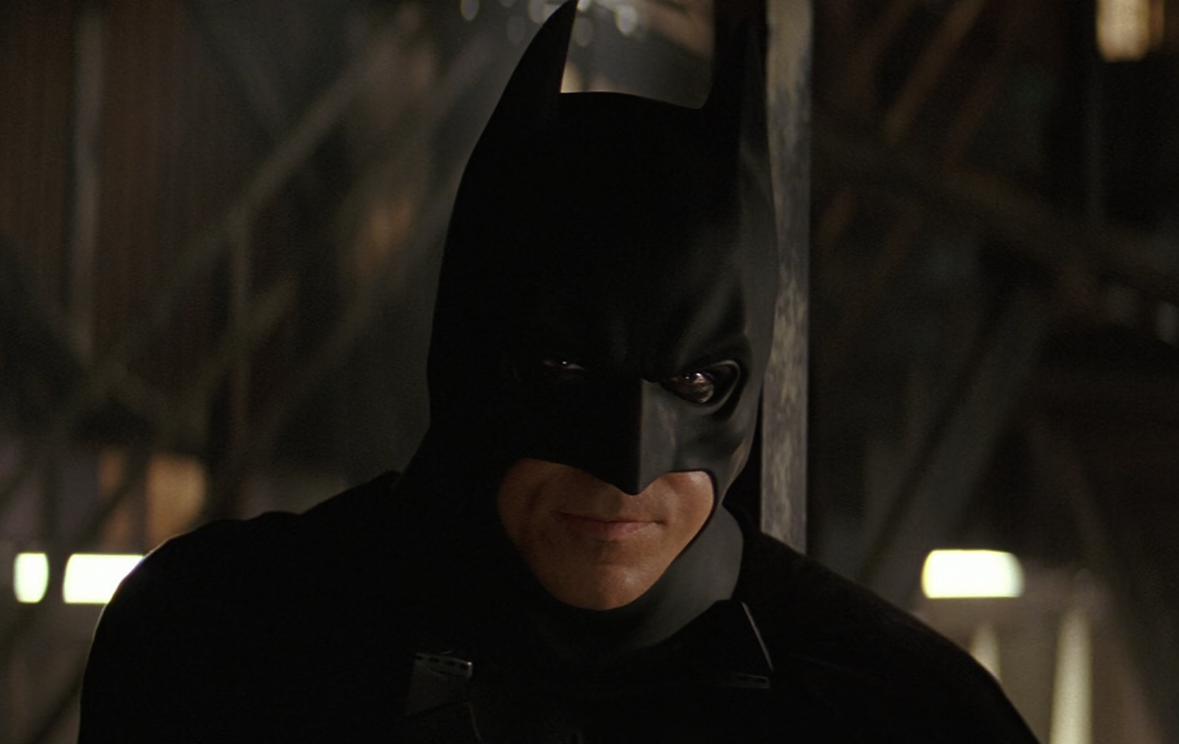 Batman начало. Бэтмен начало 2005. Темный рыцарь 2005.