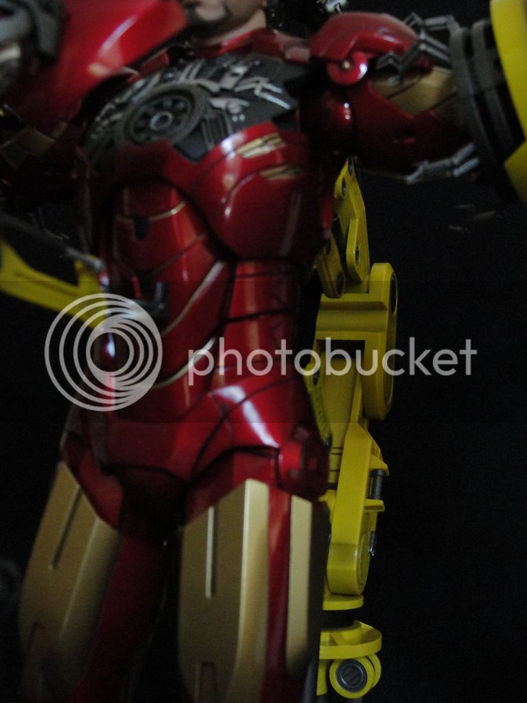 IronMan2-SuitUpGantry25.jpg