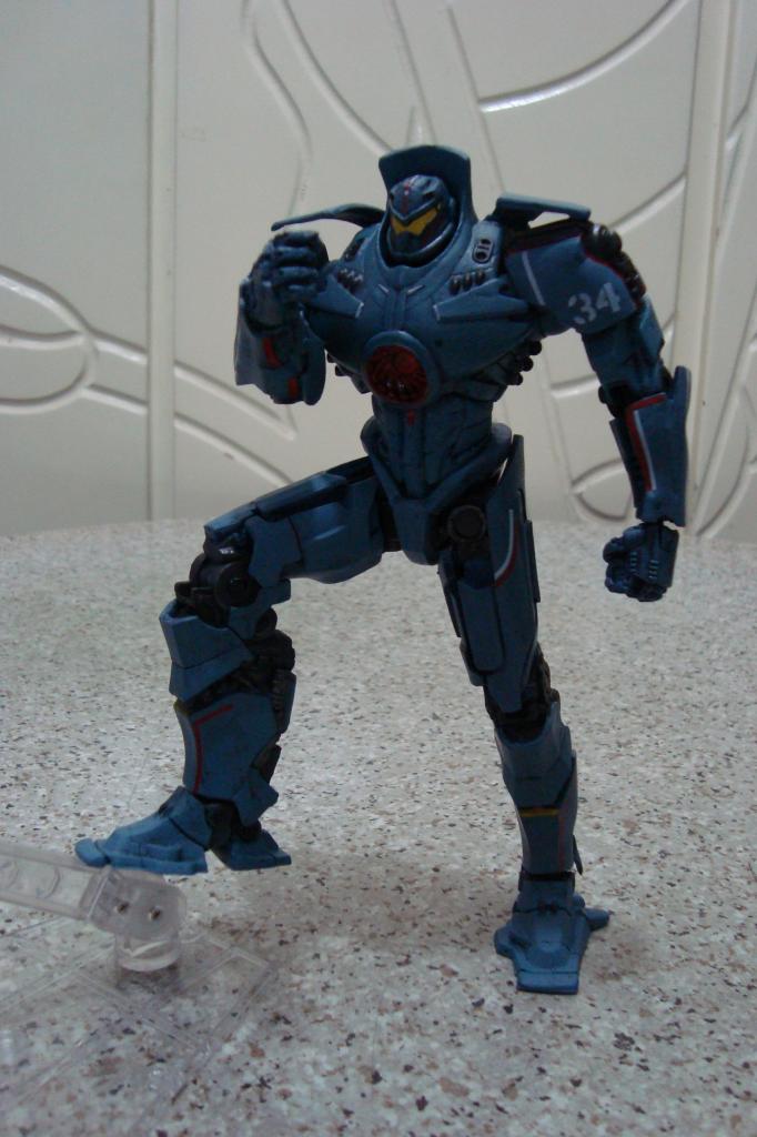 Pacific-Rim-Jaeger-Gipsy-Danger-010.jpg