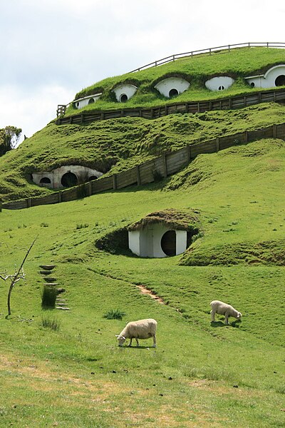 400px-Colina_de_Hobbiton.jpg