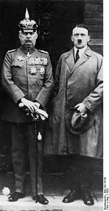 220px-Bundesarchiv_Bild_102-16742,_Erich_Ludendorff_mit_Adolf_Hitler.jpg