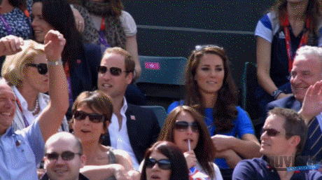 kate-middleton-prince-william-do-wave-olympic-tennis-andy-murray.gif
