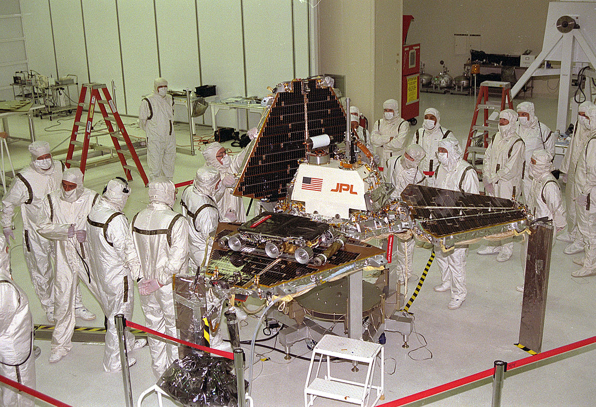 1200px-Mars_Pathfinder_Lander_preparations.jpg