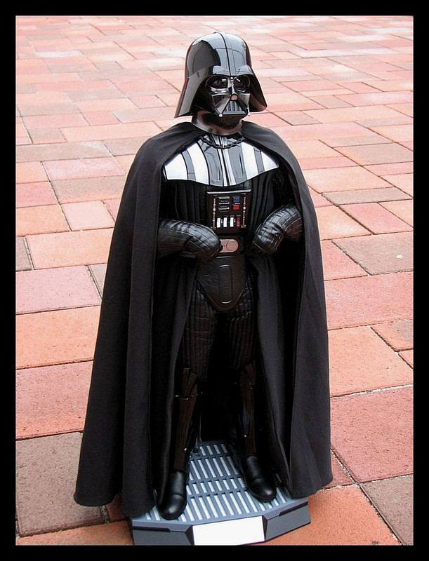 Hot-Toys-Darth-Vader-Quarter-Scale-Figure-24.jpg