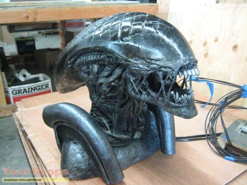 Alien-vs-Predator-Grid-Alien-Animatronic-Bust-Head-1.jpg