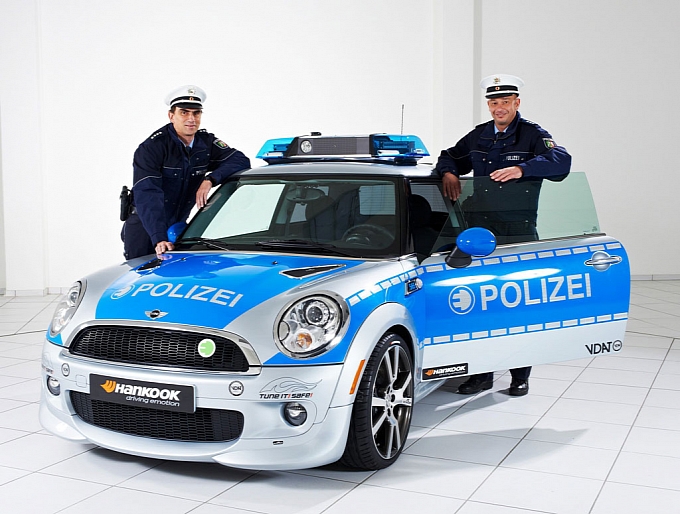 ac-schnitzer-mini-e-police-car-medium_3.jpg