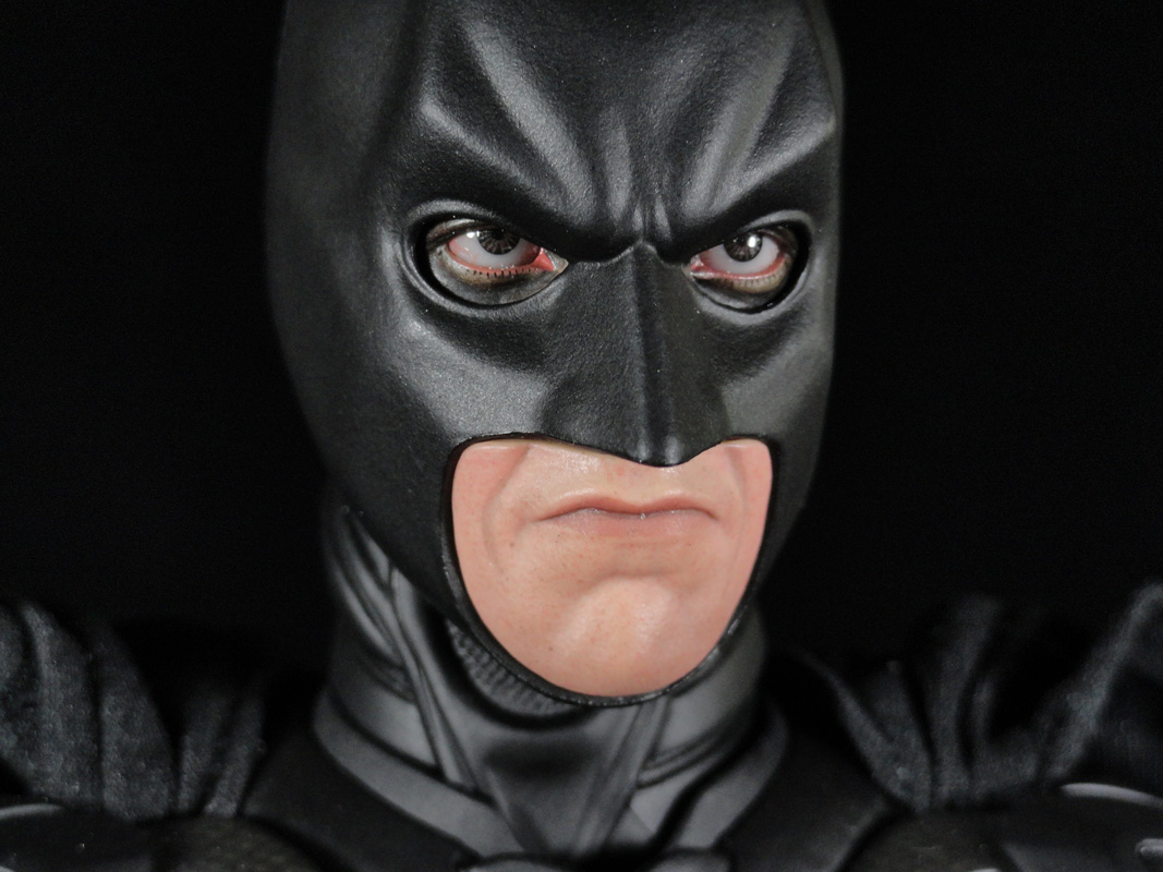 BatmanDX12_HotToys12.jpg