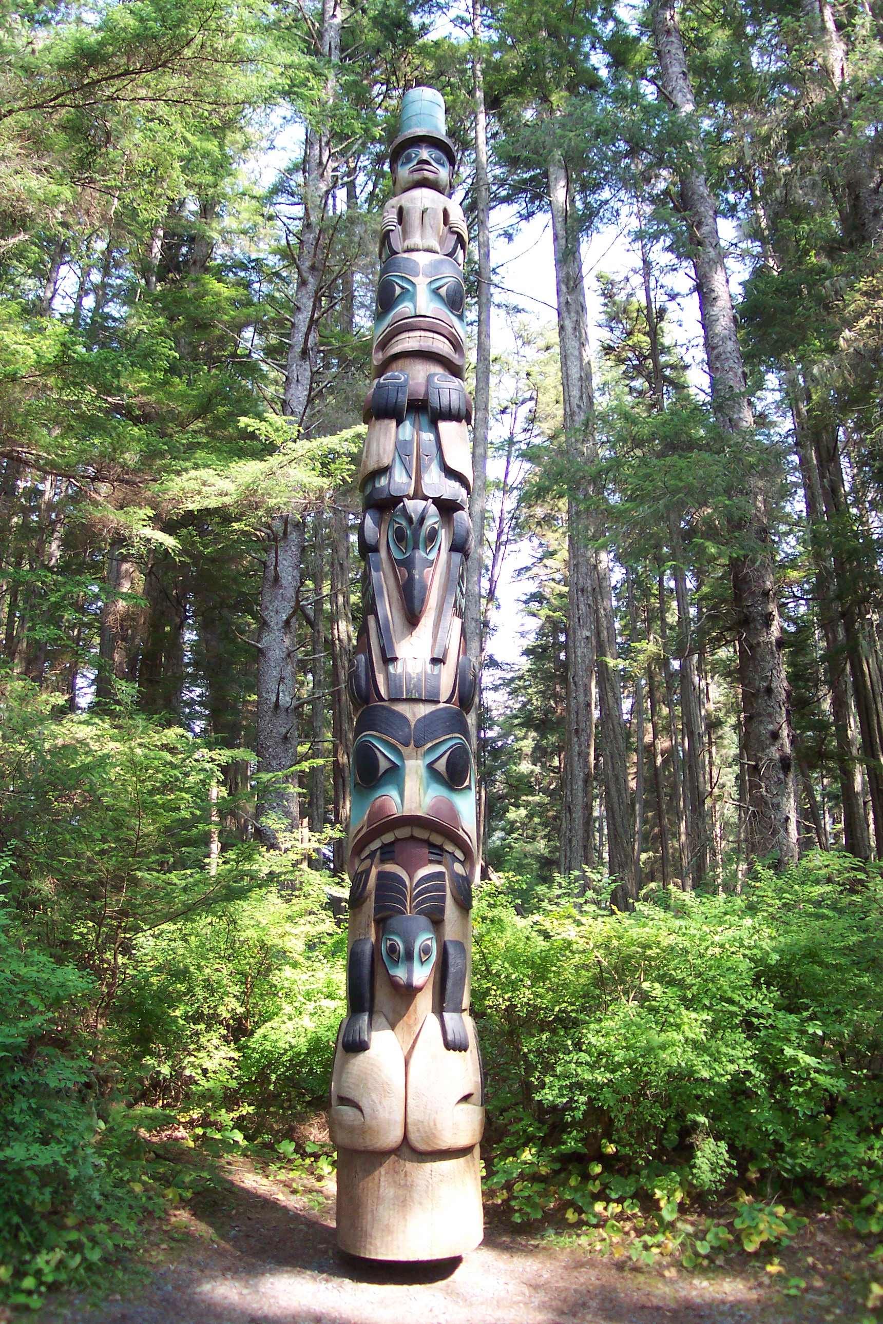 Native_Alaskan_Totem_Pole.JPG