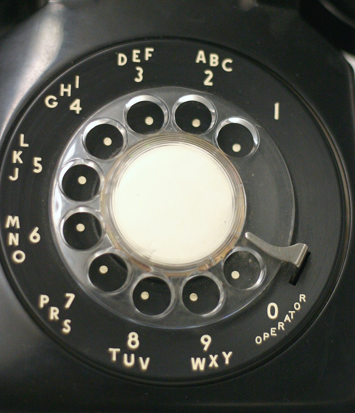 1200px-Rotarydial.JPG