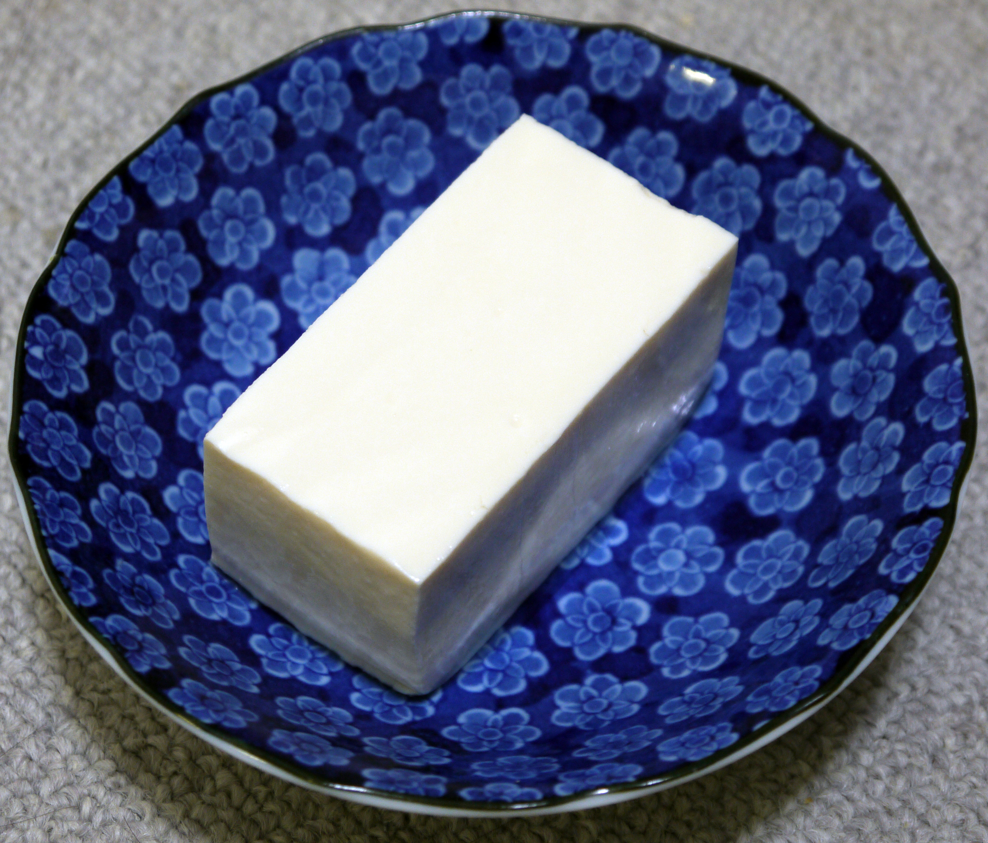 Japanese_SilkyTofu_%28Kinugoshi_Tofu%29.JPG