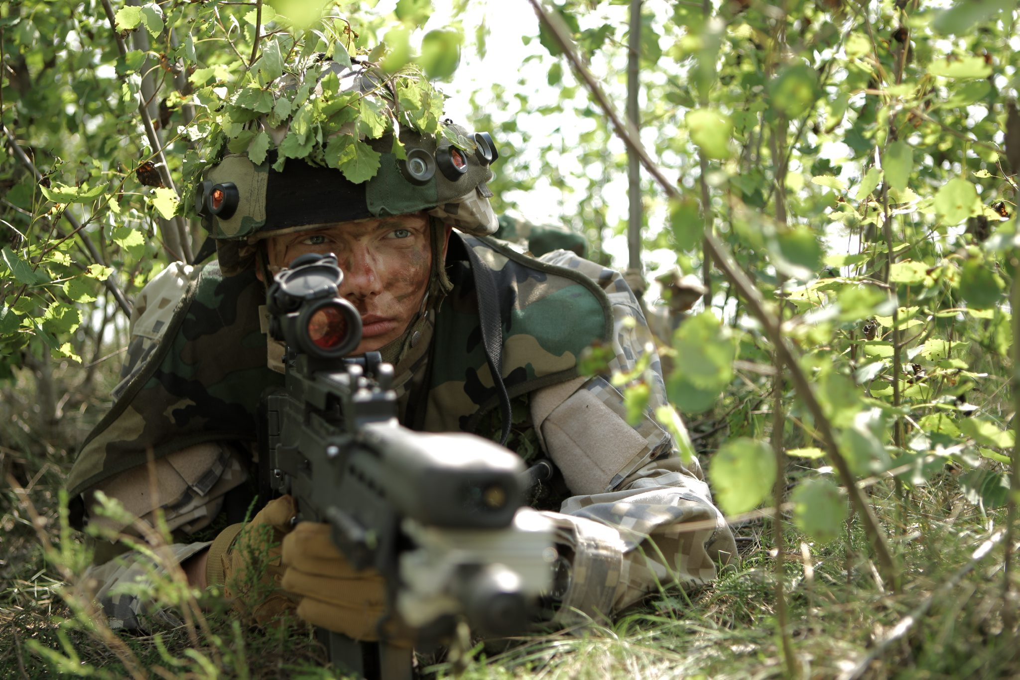 A_Latvian_soldier_waits_to_conduct_an_ambush_during_a_situational_training_exercise_in_Adai,_Latvia,_June_4,_2013,_during_exercise_Saber_Strike_2013_130604-O-ZZ999-004.jpg