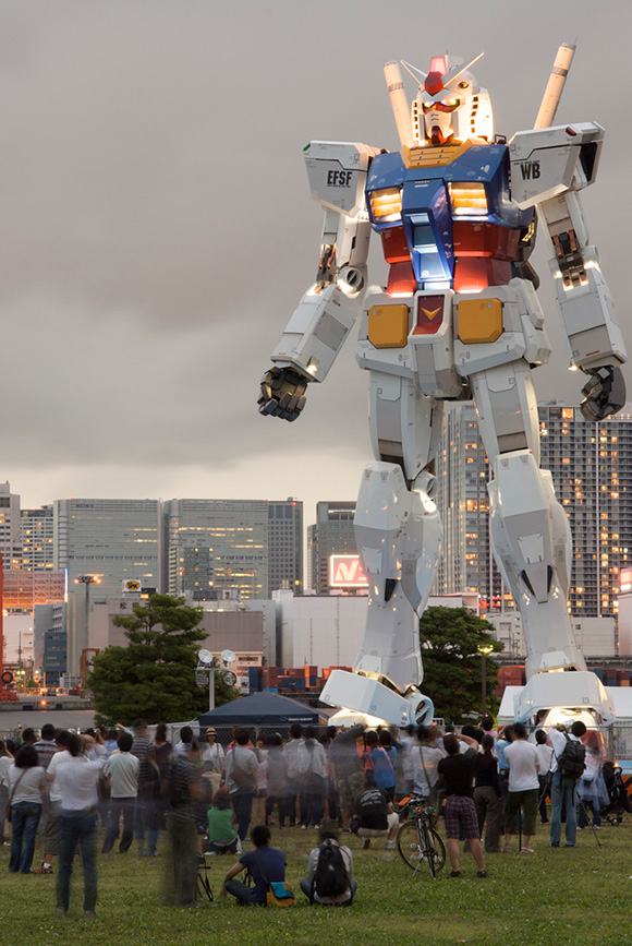 Life-sized-Gundam-Back-4.jpg