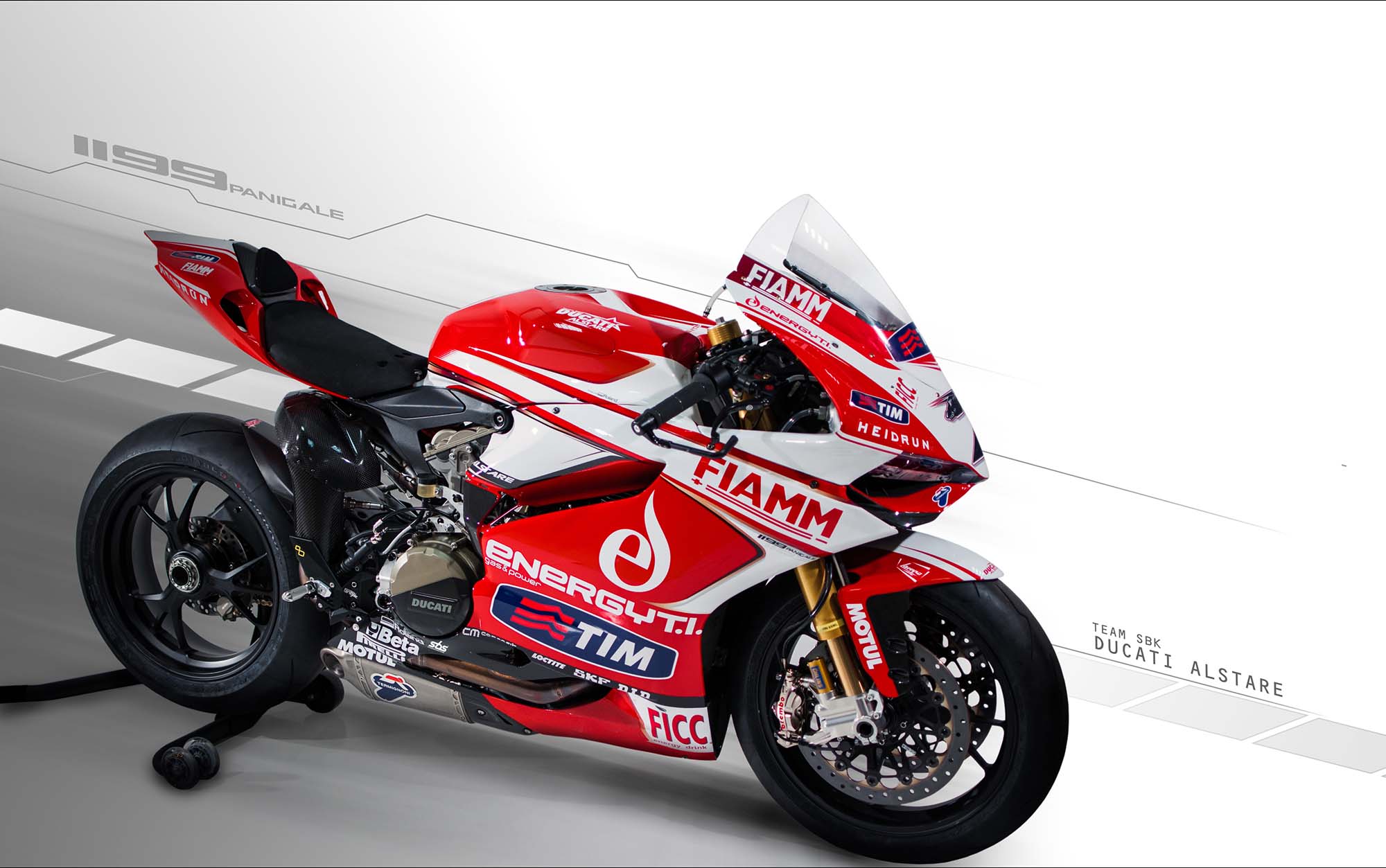 ducati-alstare-shows-the-2013-sbk-panigale-r-weapon-54941_1.jpg