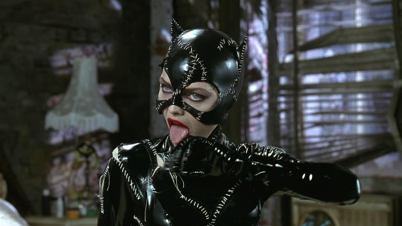 batman-returns-catwoman-pfeiffer-lick.png