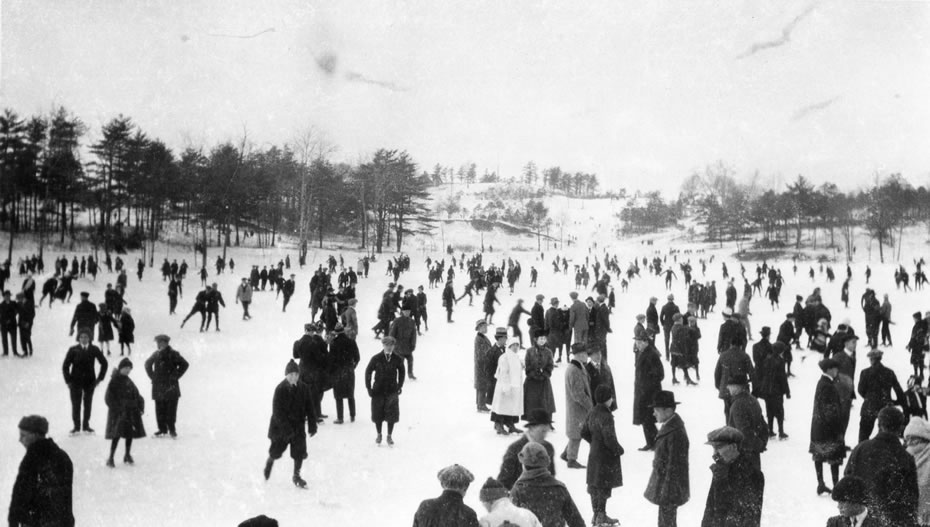 ice_skaters_Schenectady_Central_Park_1916_Grems_Doolittle.jpg