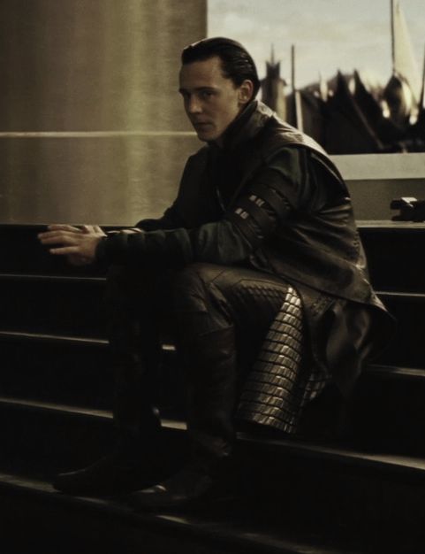 Loki-loki-thor-2011-25151462-481-626.jpg