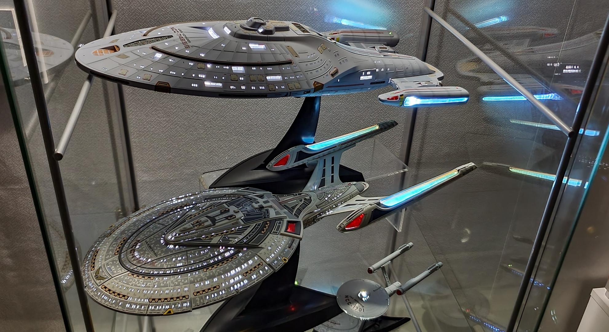 Bandai 1/850 U.S.S. Voyager LED Lighting Mod : r/StarTrekStarships