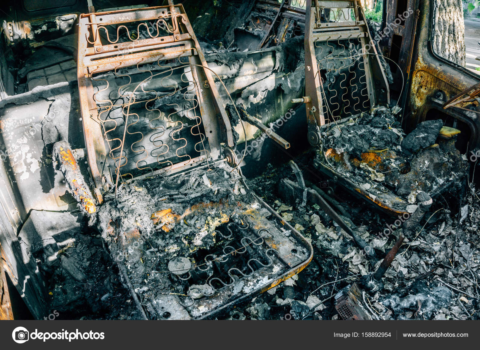 depositphotos_158892954-stock-photo-burned-out-car-burnt-seats.jpg