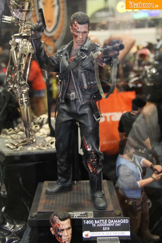 hot-toys-sdcc13-part1-48-533x800.jpg