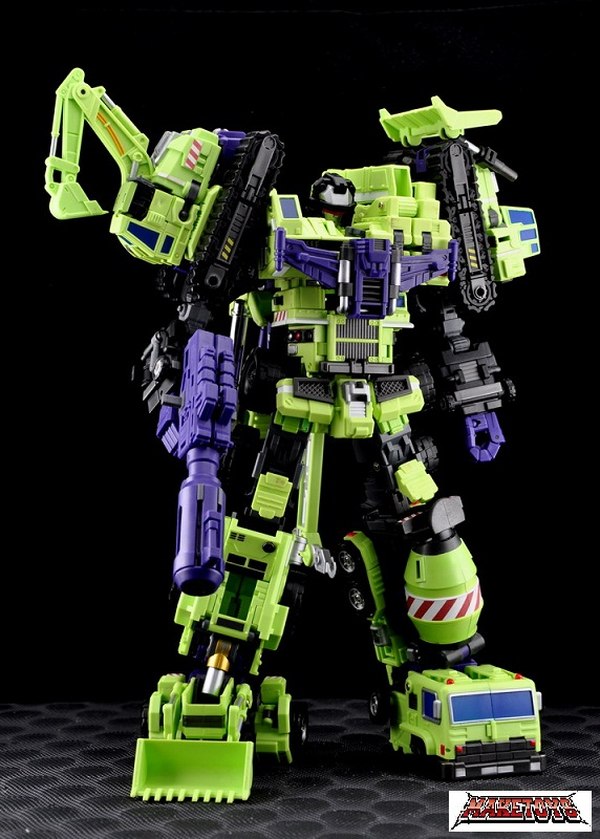 maketoys-giant-green-version-robot__scaled_600.jpg