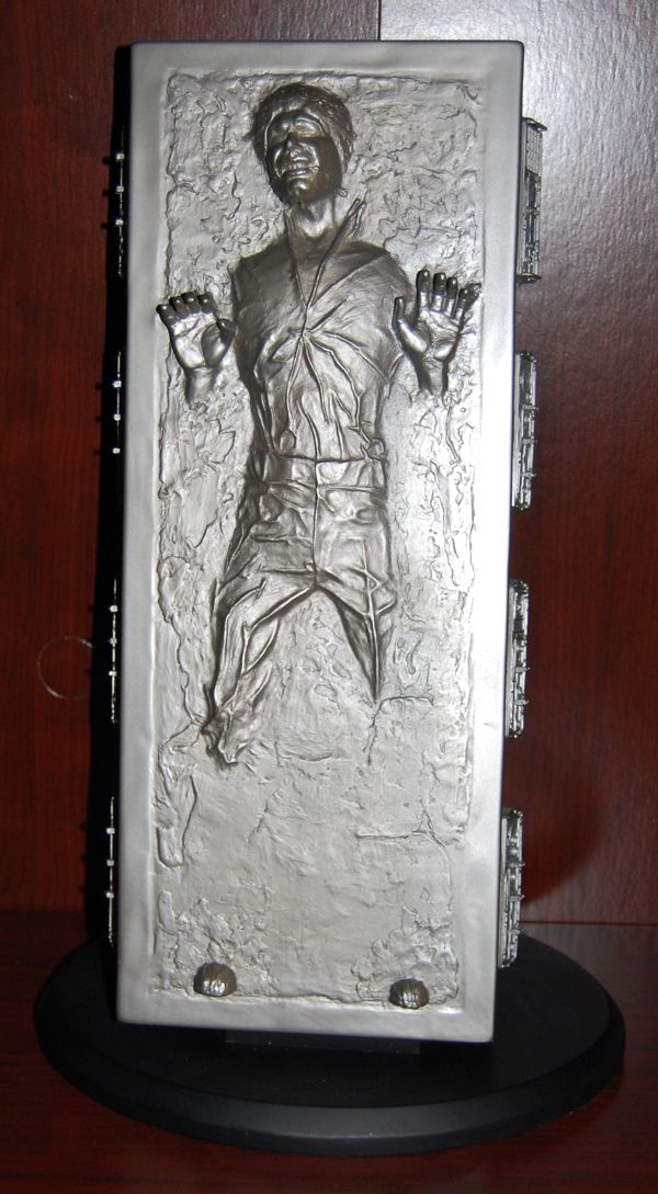 attakus_han_in_carbonite1.jpg