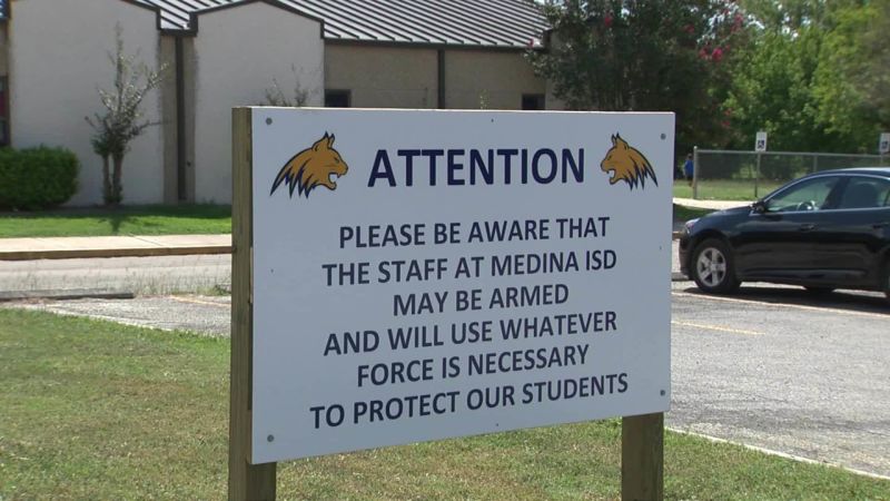 160921091414-texas-school-district-gun-sign-pkg-00013624.jpg