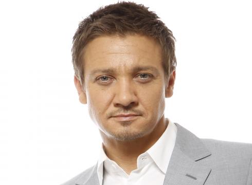 Jeremy-Renner-is-reborn-in-Bourne-Legacy-P821FL1A-x-large.jpg