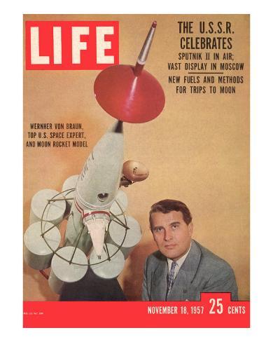 ralph-crane-scientist-wernher-von-braun-with-model-of-moon-rocket-he-designed-november-18-1957.jpg