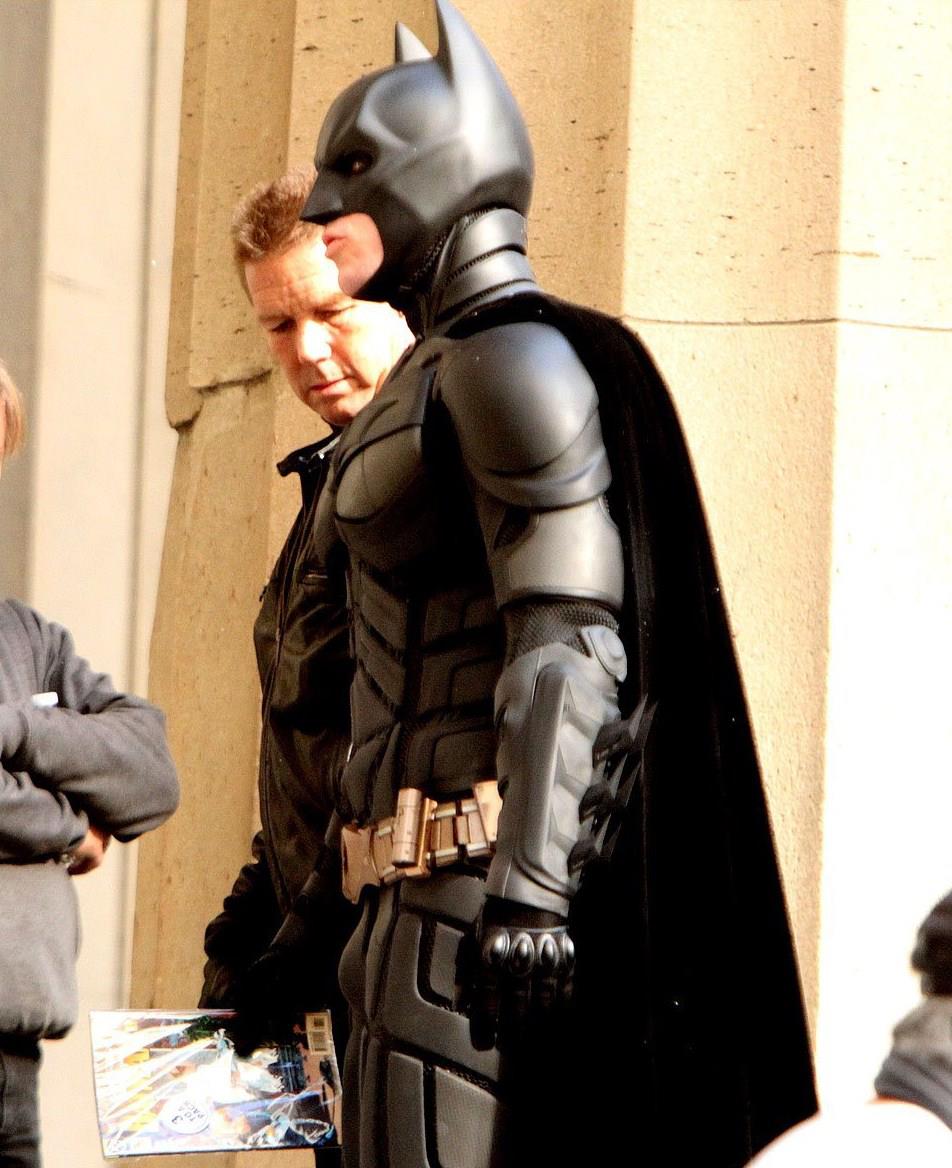 1320876532_christian-bale-dark-knight-rises-detective-comics-673.jpg