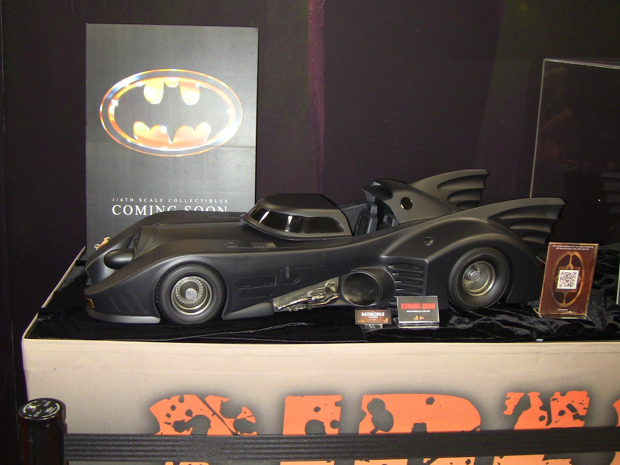 Hot%20Toys%201989%20Batmobile.jpg