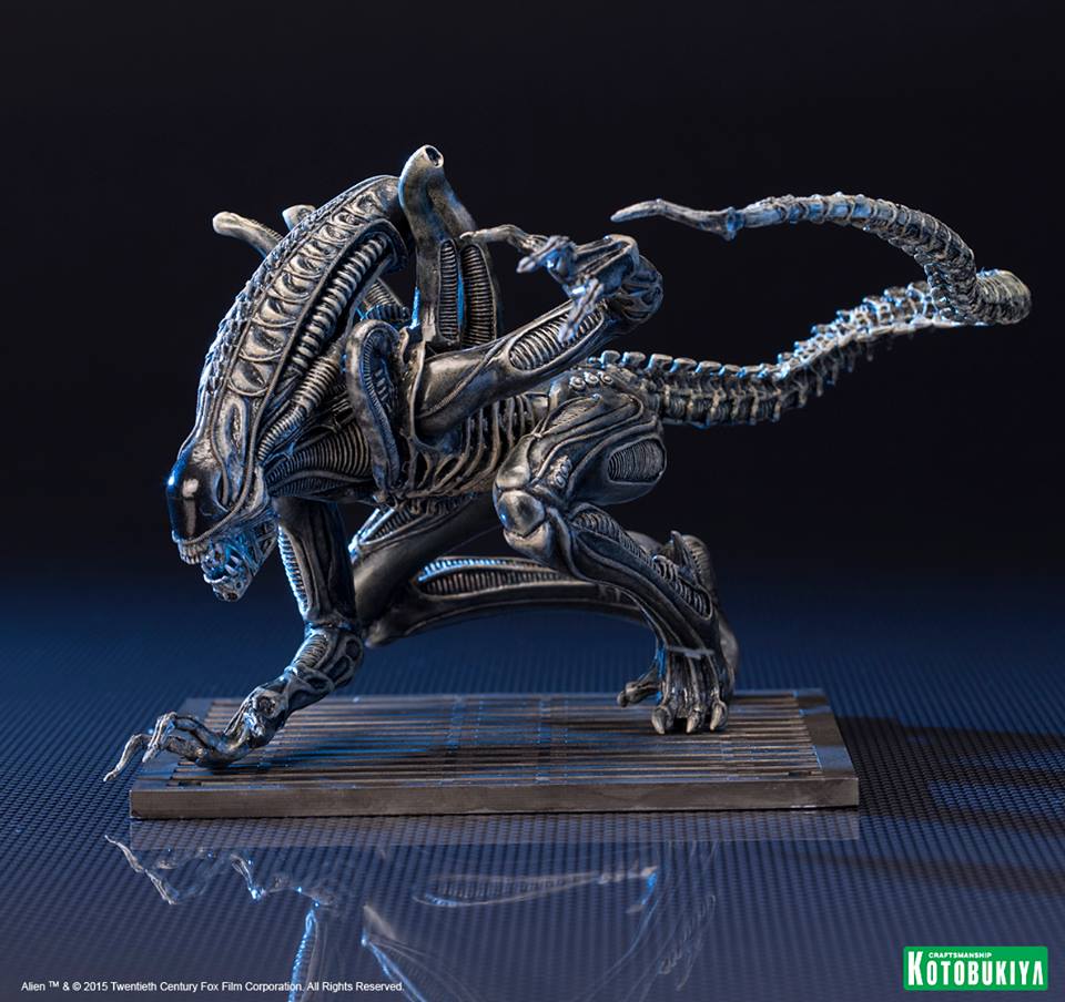 Koto-Alien-Warrior-Statue-001.jpg