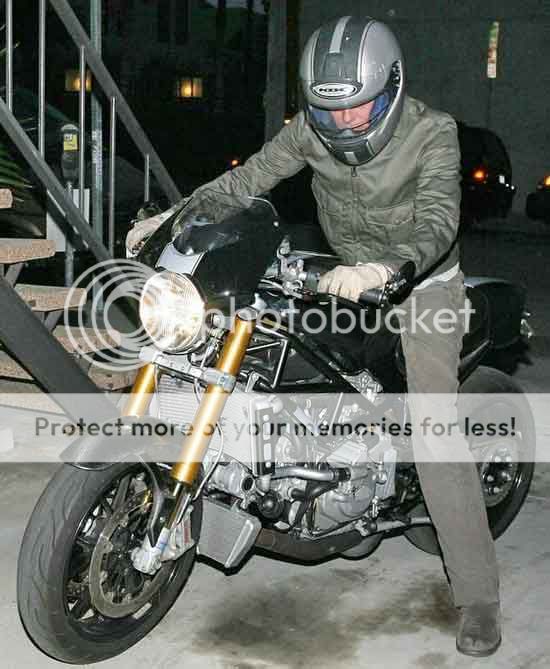 Brad-Pitt-Motorcycle-11.jpg