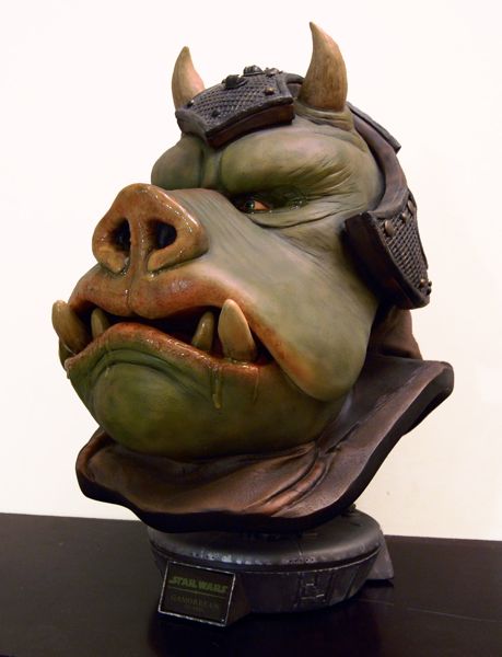 sideshow_gamorrean_bust_small2.jpg