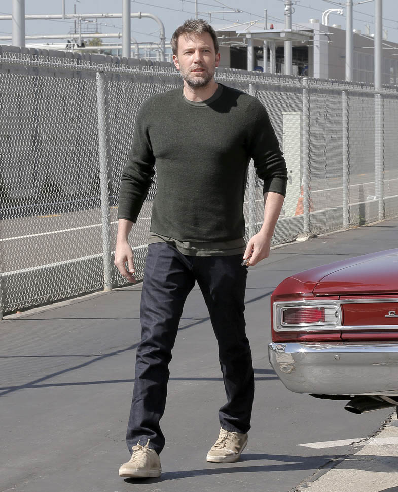 ben-affleck-crashing-04apr16-08.jpg