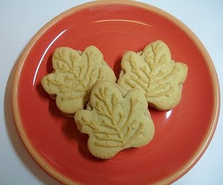 maple-leaf-cookies.jpg