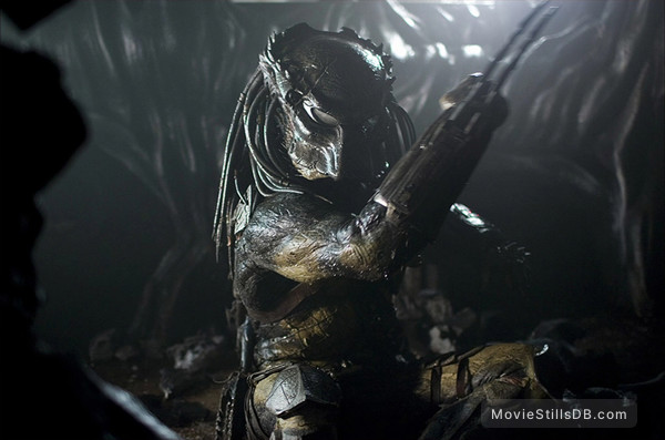 avpr-aliens-vs-predator-requiem-lg.jpg